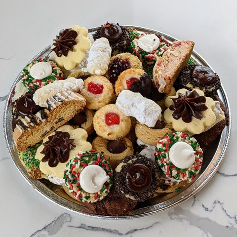 https://oakmontbakery.com/wp-content/uploads/2020/06/4dz-Cookie-Tray-Christmas.jpg