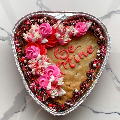 https://oakmontbakery.com/wp-content/uploads/2020/06/9inch-cookie-cake-heart.jpg