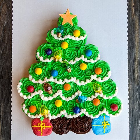 How to Make a Christmas Tree Cake Out of Cupcakes | Beyond Frosting