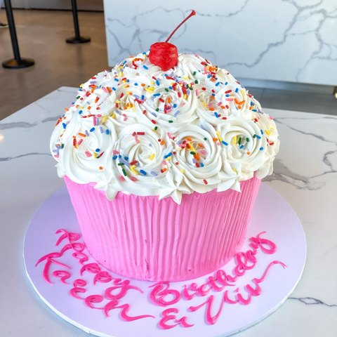 https://oakmontbakery.com/wp-content/uploads/2020/06/Cupcake-shaped-cake.jpg