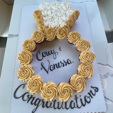 Gold Engagement Ring Cupcake Cake 💍 | Ring cupcakes cake, Cupcakes  decoration, Gold theme