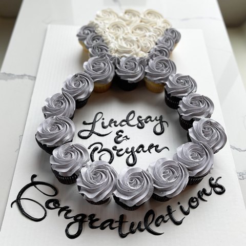 Engagement Ring In Wedding Cupcake Stock Photo - Download Image Now -  Wedding Cake, Wedding Ring, Cake - iStock