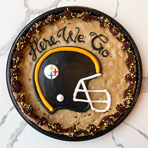 Pittsburgh Steelers cake - Decorated Cake by Sugar - CakesDecor