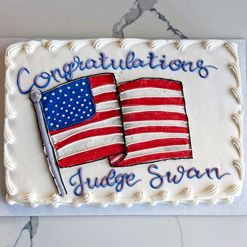 Memorial Day Cake Idea: This Fondant American Flag Cake 🇺🇲❤️🤍💙 : r/Cakes