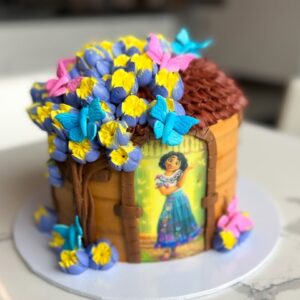 https://oakmontbakery.com/wp-content/uploads/2022/02/Encanto-Shaped-Cake-300x300.jpg