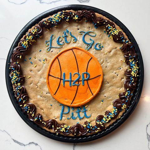 https://oakmontbakery.com/wp-content/uploads/2023/03/Pitt-basketball-12-inch-cookie.jpg